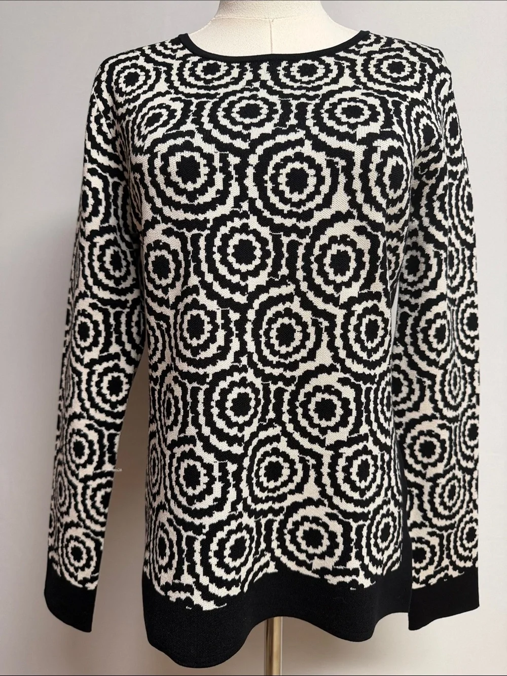 Doncaster Black & White Geometric Circle Print Crewneck Sweater Size Medium